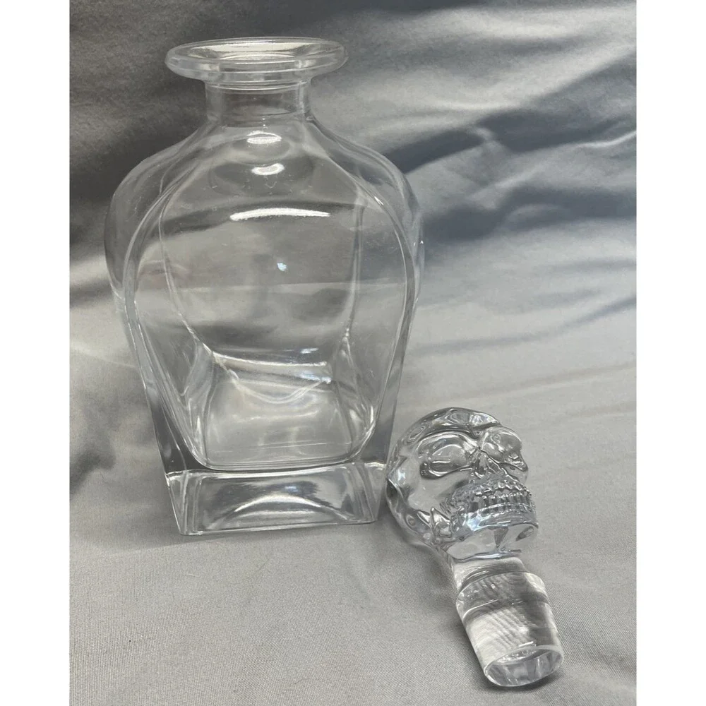 Skull Whiskey Decanter 24 oz Glass Barware w/ Stopper Heavy Halloween Gift Decor